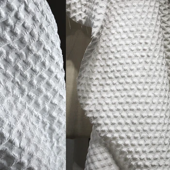 Kiváló minőségű háromdimenziós, kézzel készített textúra fehér rakott jacquard szövet textilszoknya ruházat tervező varrószövet