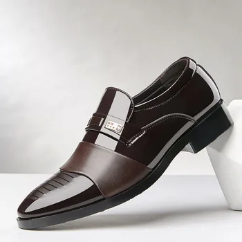 Új 2024-es divat Üzleti ruha férfi cipő Férfi Oxfords lábbeli Formális csúszás ruhacipő Kiváló minőségű bőr cipő férfi naplopók