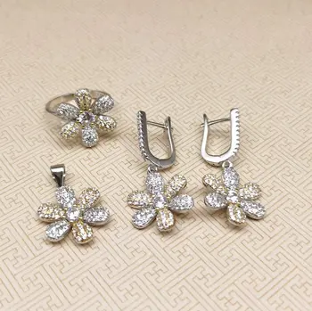 Ékszerkészlet tiszta 925 ezüstből, cirkonnal, százszorszép alakú fülbevaló gyűrűvel és medállal
