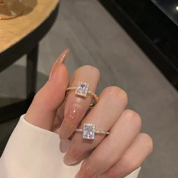 2023 Új divatos elegáns cirkon gyűrűk nőknek Fehér CZ kristály eljegyzési design Hot Sale cirkon gyűrűk női esküvői ékszerek
