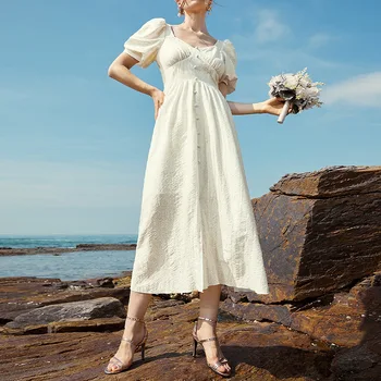 Francia stílusú fehér sifon A-vonalú ruha tavaszi nyári elegáns ruha 2023 szögletes gallérú rövid ujjú divatruha nőnek